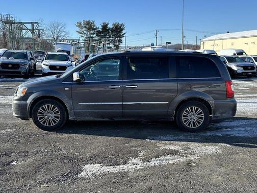 2014 Chrysler Town & Country Touring-L