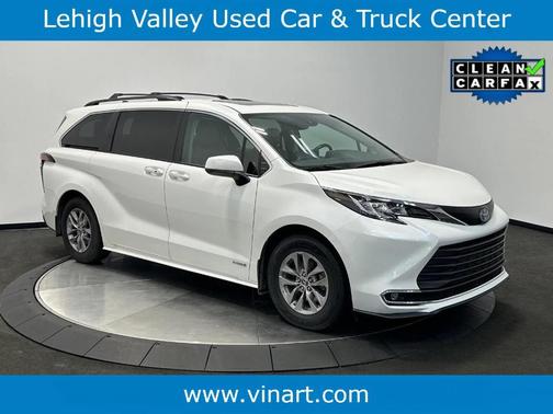 Blizzard Pearl 2021 Toyota Sienna XLE