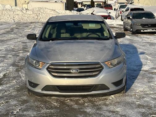 2013 Ford Taurus SE
