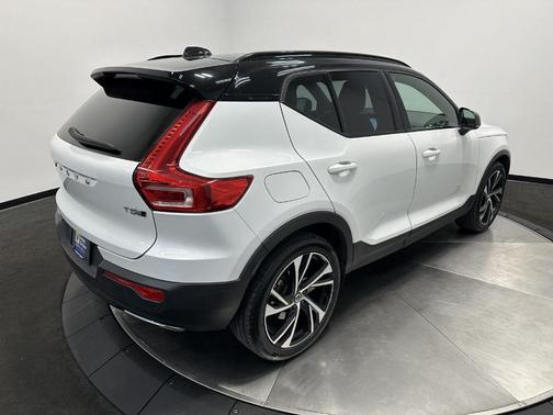 2020 Volvo XC40 T5 R-Design