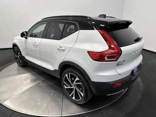 2020 Volvo XC40 T5 R-Design