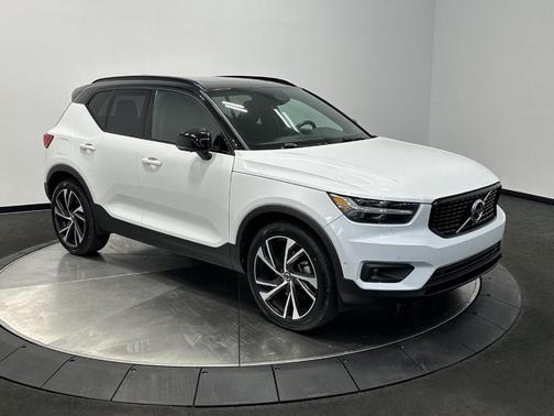 2020 Volvo XC40 T5 R-Design