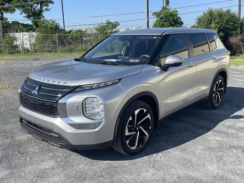 2022 Mitsubishi Outlander ES