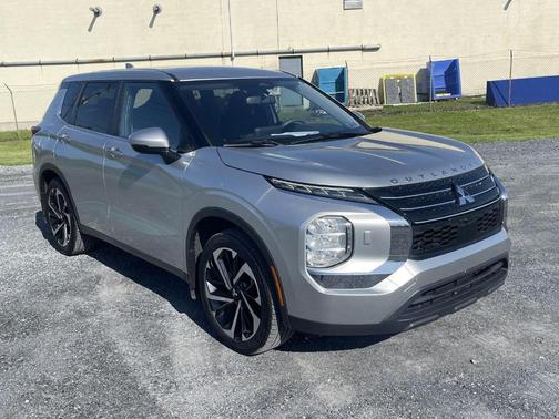 2022 Mitsubishi Outlander ES