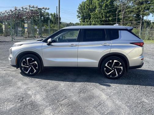 2022 Mitsubishi Outlander ES