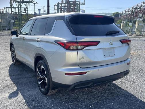 2022 Mitsubishi Outlander ES
