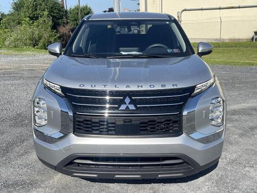 2022 Mitsubishi Outlander ES