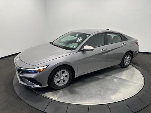Metal 2024 Hyundai ELANTRA SE