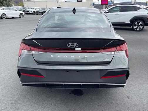 2025 Hyundai ELANTRA HEV SEL