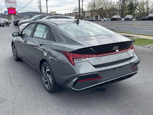 2025 Hyundai ELANTRA HEV SEL