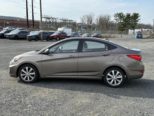 Mocha Bronze 2013 Hyundai Accent GLS