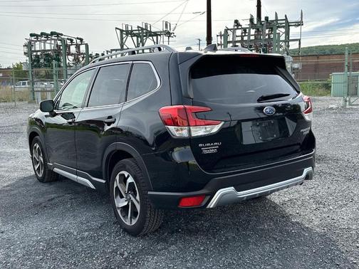 Crystal Black Silica 2022 Subaru Forester Touring