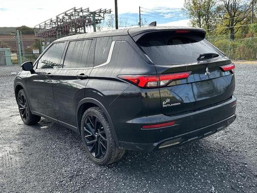 2022 Mitsubishi Outlander Black Edition