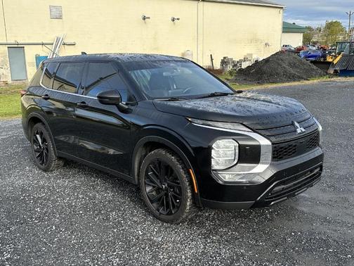 2022 Mitsubishi Outlander Black Edition