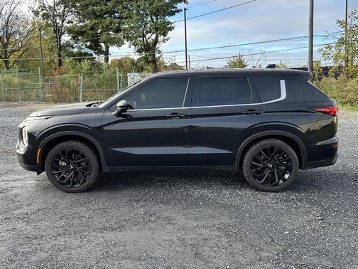 2022 Mitsubishi Outlander Black Edition