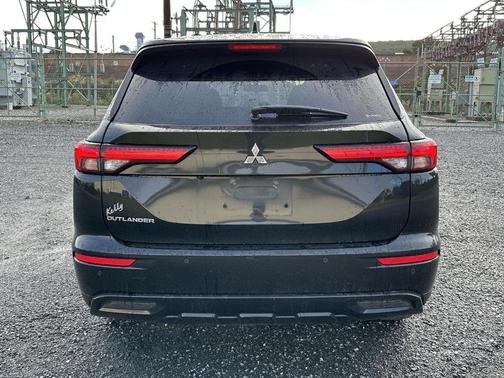 2022 Mitsubishi Outlander Black Edition