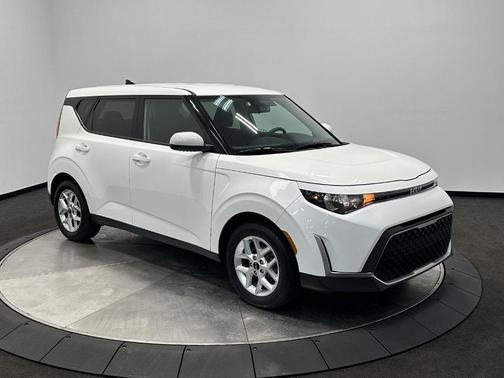 Snow White Pearl 2023 Kia Soul LX