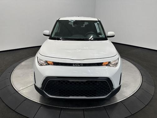 Snow White Pearl 2023 Kia Soul LX