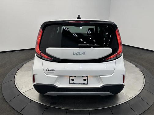Snow White Pearl 2023 Kia Soul LX