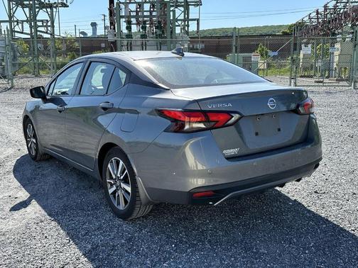 Gun Metallic 2020 Nissan Versa 1.6 SV