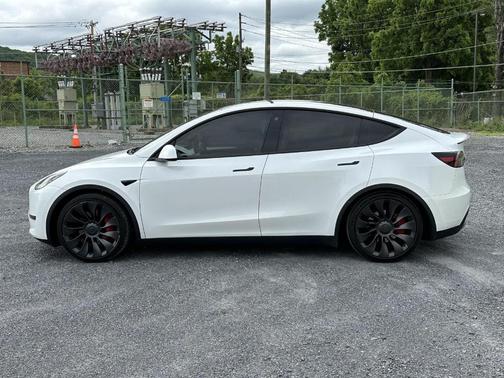 Pearl White Multi 2023 Tesla Model Y Performance