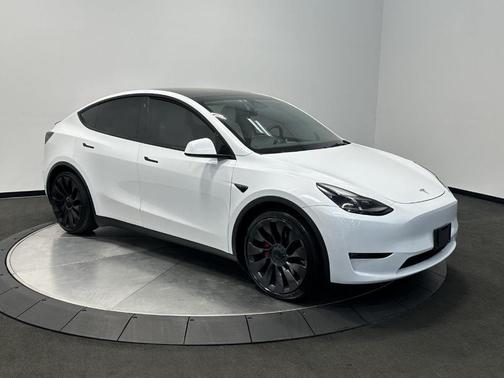 Pearl White Multi 2023 Tesla Model Y Performance
