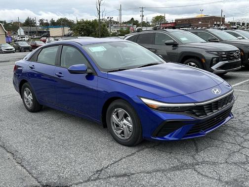 2025 Hyundai ELANTRA SE