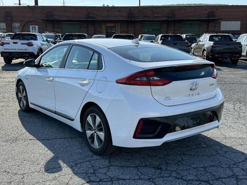 Ceramic White 2019 Hyundai IONIQ Plug-In Hybrid Limited