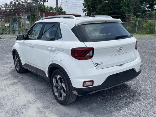2024 Hyundai VENUE SEL