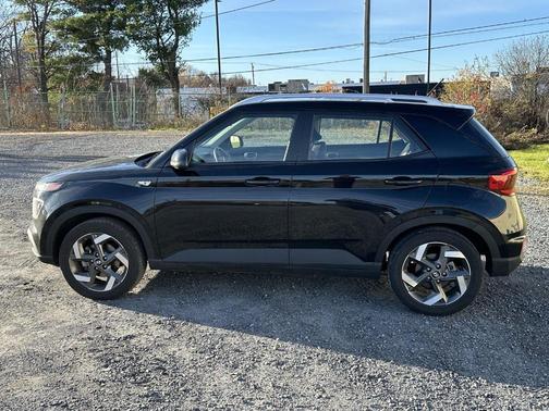 2024 Hyundai VENUE SEL