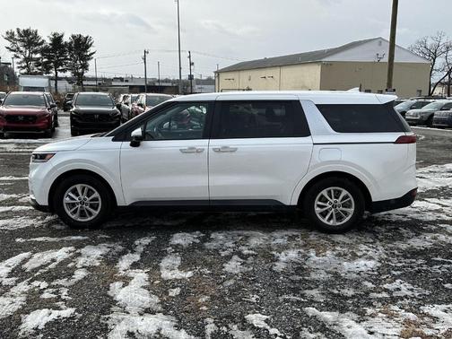 2023 Kia Carnival LX