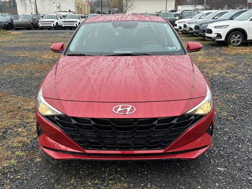 2023 Hyundai ELANTRA SE