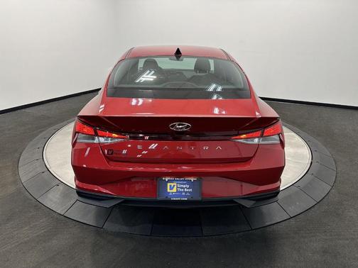 2023 Hyundai ELANTRA SE