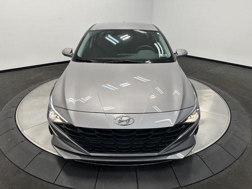 2023 Hyundai ELANTRA SE