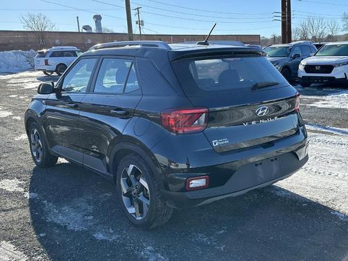 2023 Hyundai VENUE SEL