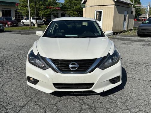 White 2018 Nissan Altima 2.5 SR