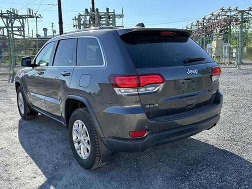 Granite Crystal Clearcoat Metallic 2021 Jeep Grand Cherokee Laredo E