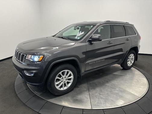Granite Crystal Clearcoat Metallic 2021 Jeep Grand Cherokee Laredo E