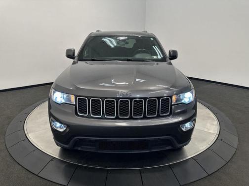 Granite Crystal Clearcoat Metallic 2021 Jeep Grand Cherokee Laredo E