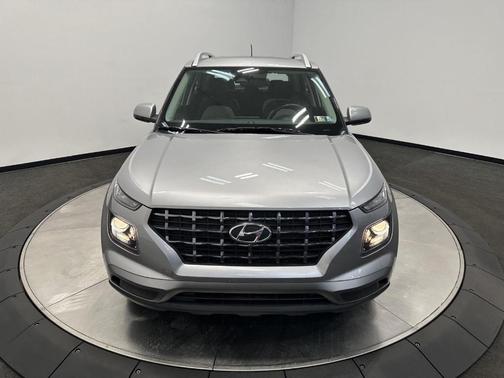 Shimmering Silver 2023 Hyundai VENUE SEL
