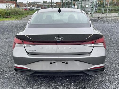 2021 Hyundai ELANTRA SE