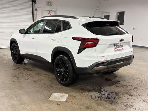 Summit White 2025 Chevrolet Trax FWD ACTIV