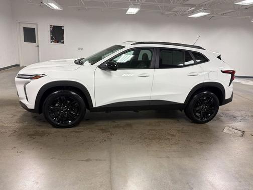 Summit White 2025 Chevrolet Trax FWD ACTIV
