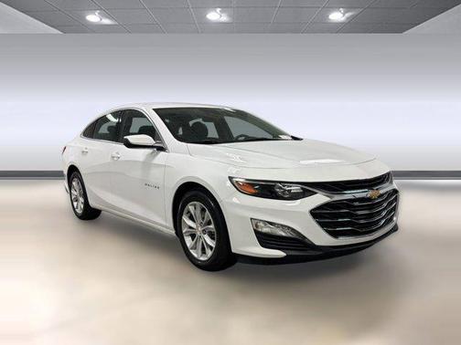 Summit White 2025 Chevrolet Malibu FWD 1LT