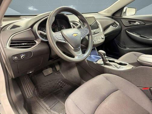 Summit White 2025 Chevrolet Malibu FWD 1LT