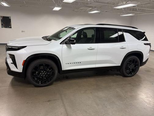 Polar White Tricoat 2026 Chevrolet Traverse RS