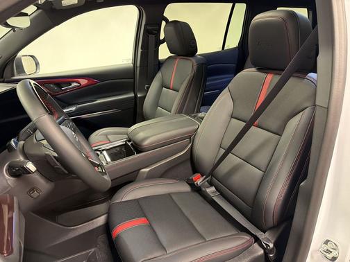 Polar White Tricoat 2026 Chevrolet Traverse RS