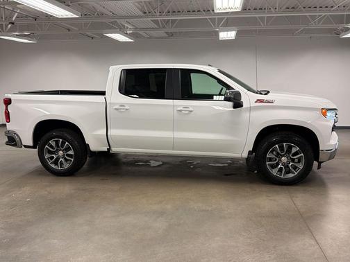 Summit White 2026 Chevrolet Silverado 1500 LT