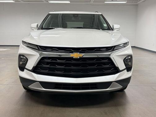 Iridescent Pearl Tricoat 2023 Chevrolet Blazer 3LT