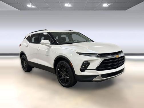 Iridescent Pearl Tricoat 2023 Chevrolet Blazer 3LT